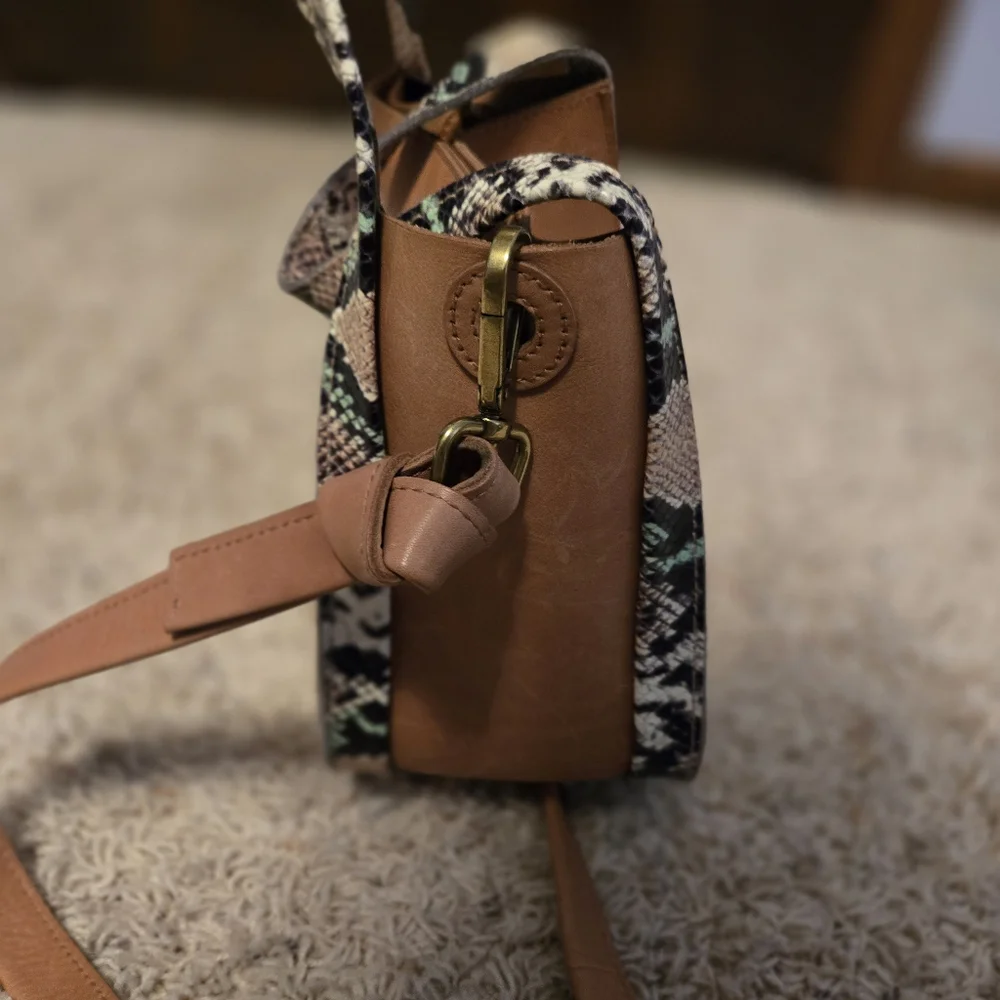 Madewell The Sydney Snake Leather Crossbody NWT - Picture 2 of 8